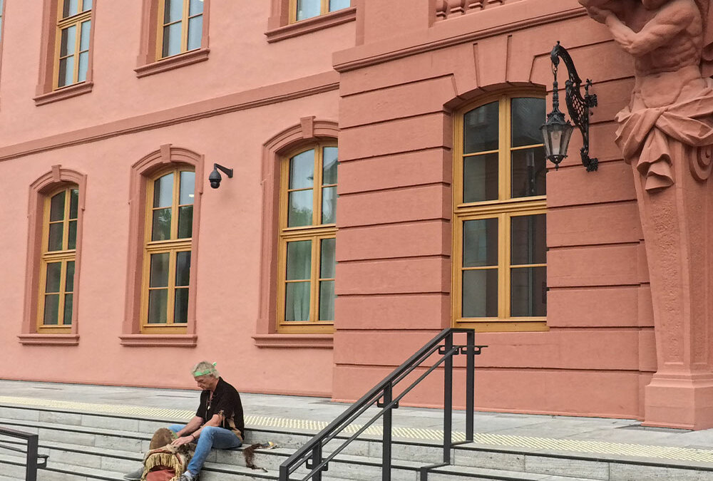 Stiftung Erdheilungsplätze - Tilo trommelt in Mainz