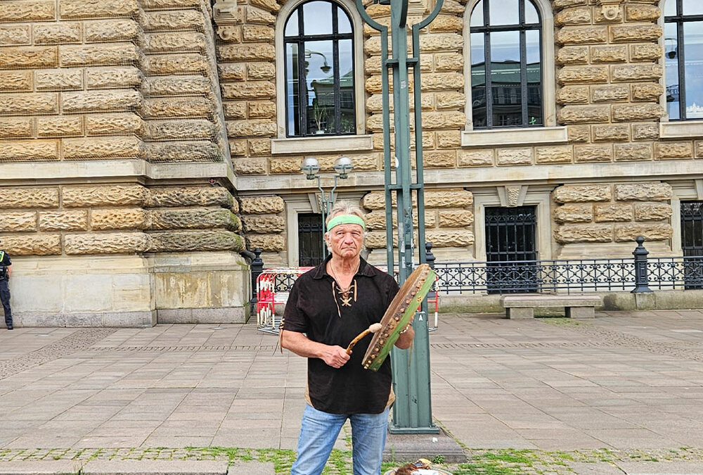 Stiftung Erdheilungsplätze - Tilo trommelt in Hamburg