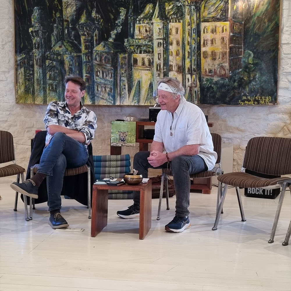 Stiftung Erdheilungsplaetze 1. Wachtberger Convivium Dr. Tilo Hildebrandt und Dr. Christoph Quarch geben zu Beginn des Conviviums erste Inspirationen und lauschen anschließend gespannt den Beiträgen der Teilnehmenden.