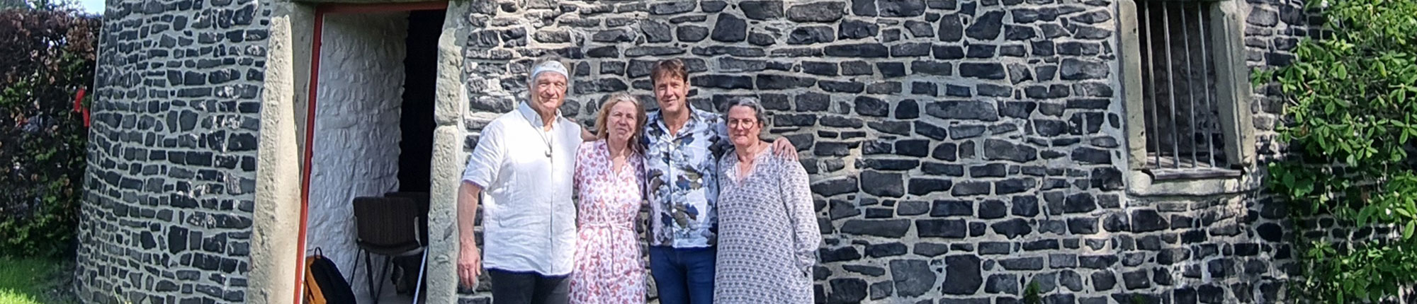 Stiftung Erdheilungsplaetze 1. Wachtberger Convivium Die Veranstalter des ersten Wachtberger Conviviums stehen nach der Veranstaltung vor der Wachtberger Mühle.