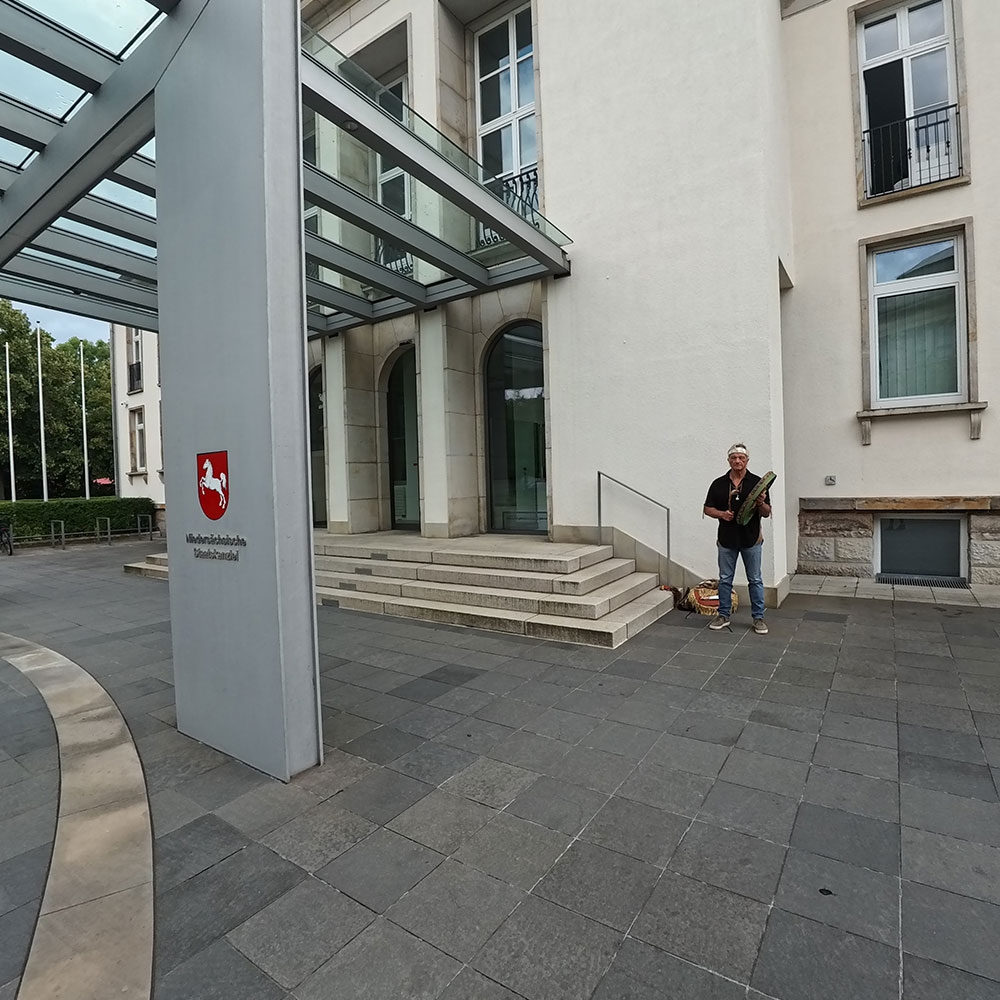 Stiftung Erdheilungsplätze - Tilo trommelt in Hannover