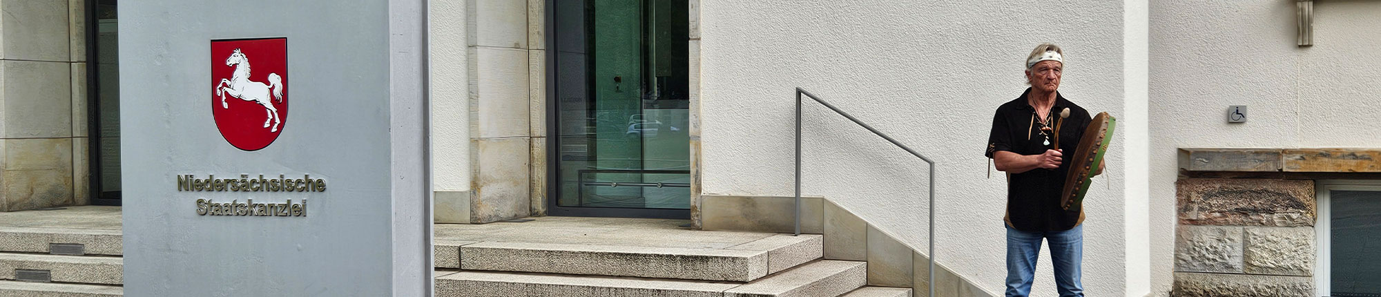 Stiftung Erdheilungsplätze - Tilo trommelt in Hannover