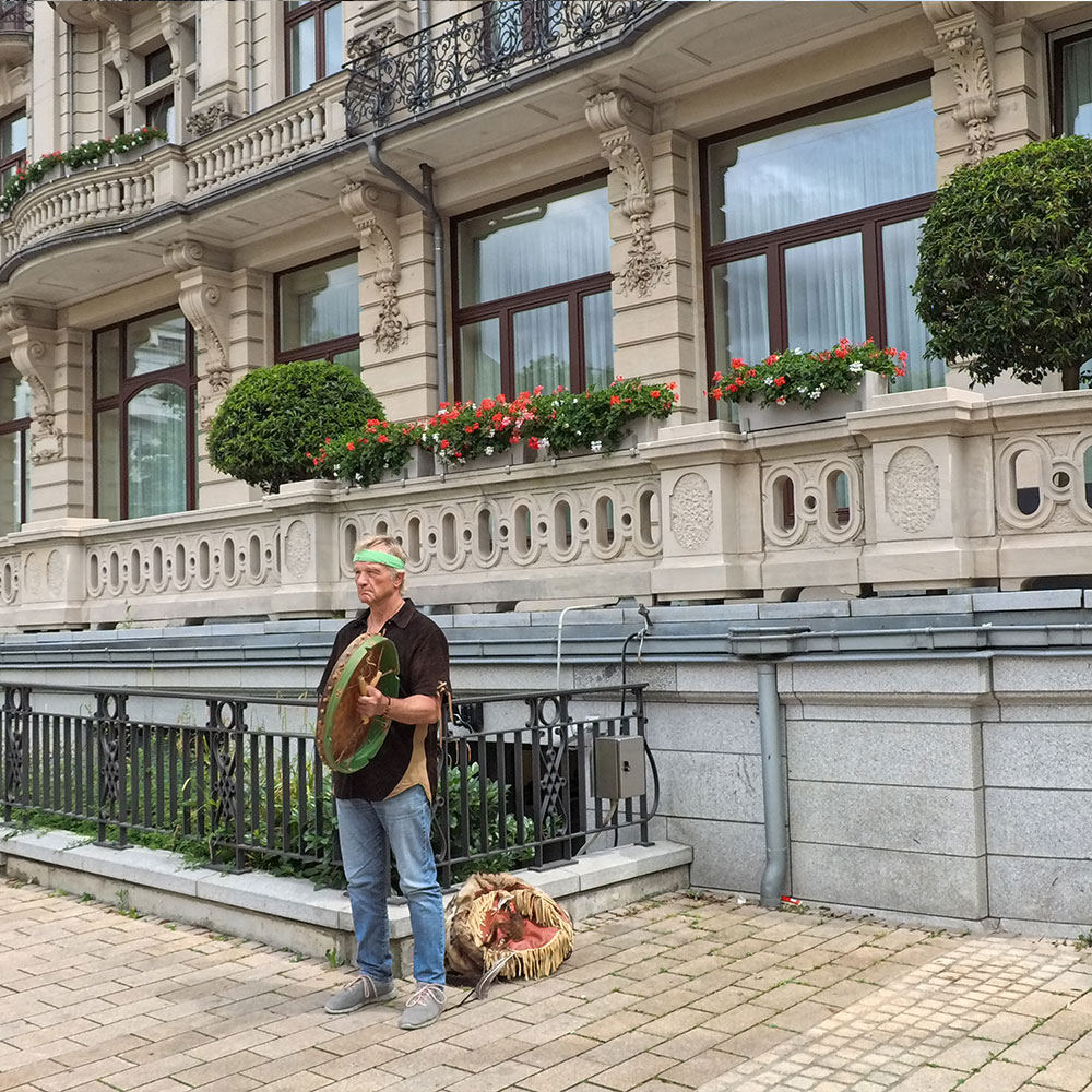 Tilo beim Trommeln in Wiesbaden