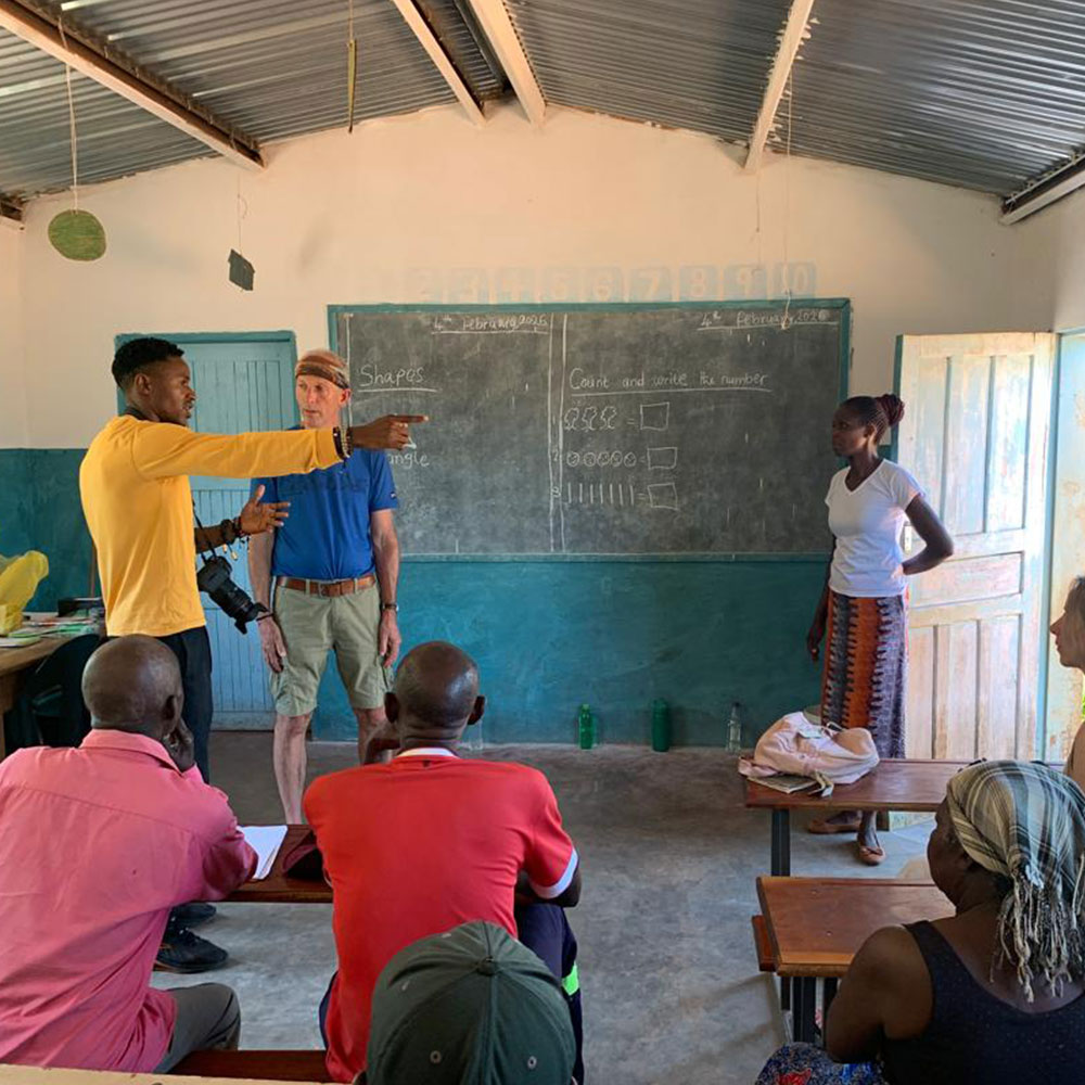 Roland in der Dorfschule in Machenje